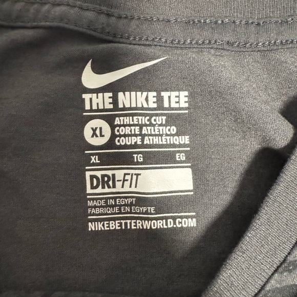 Nike Gray and Black Short Sleeve Tee - Picture 3 of 10
